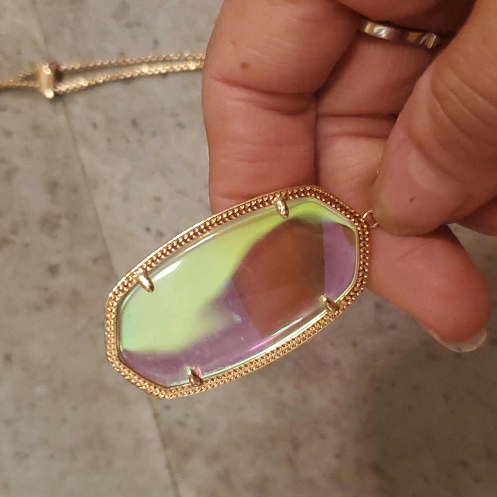Kendra Scott necklace